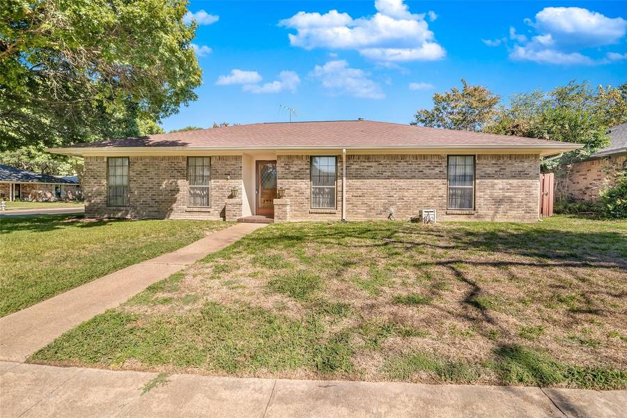 2326 Royal Oaks Circle, Garland, TX 75040