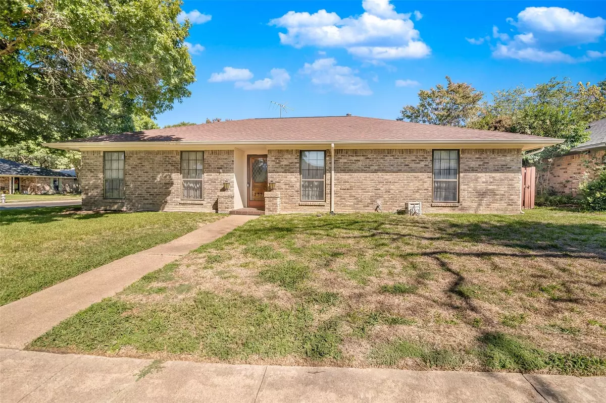 Garland, TX 75040,2326 Royal Oaks Circle