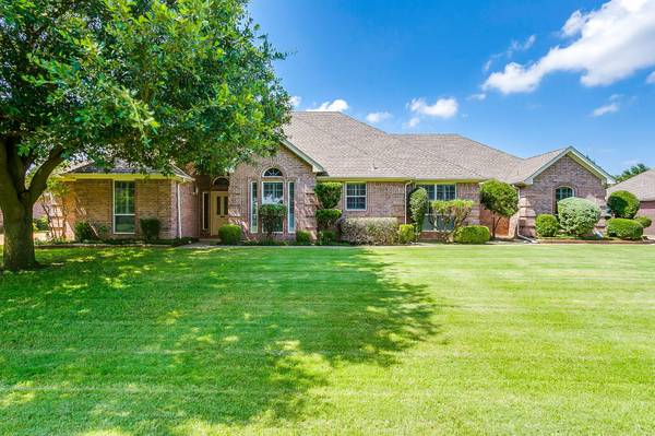 2820 London Lane, Crowley, TX 76036