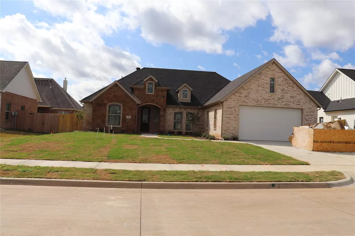 Cleburne, TX 76033,904 Bentwood Lane