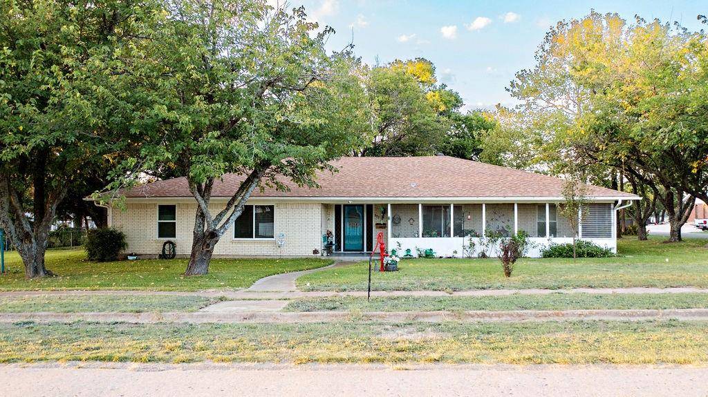 302 W Market Street, Honey Grove, TX 75446