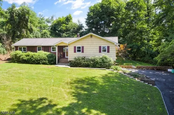 27 Springbrook Dr, Long Hill Twp., NJ 07933