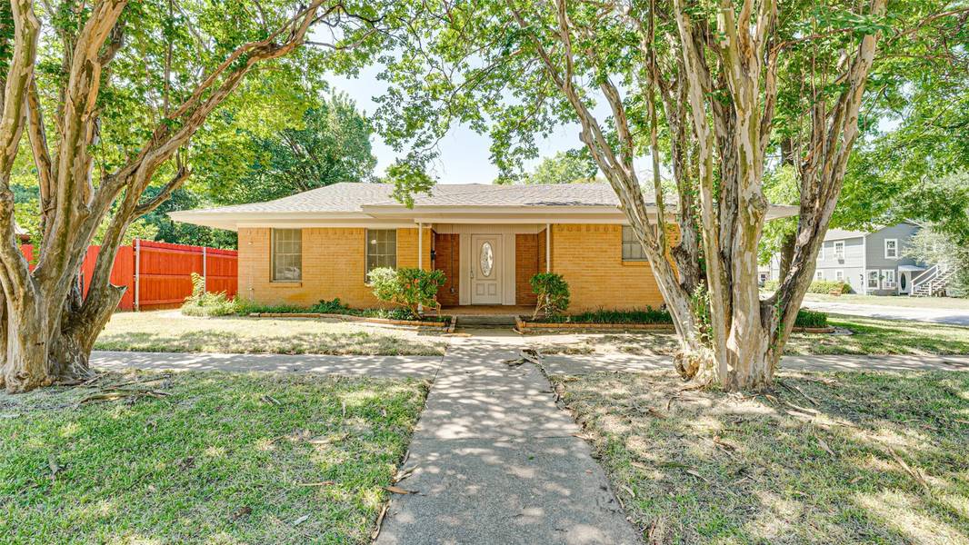 409 W Crockett Street, Ennis, TX 75119