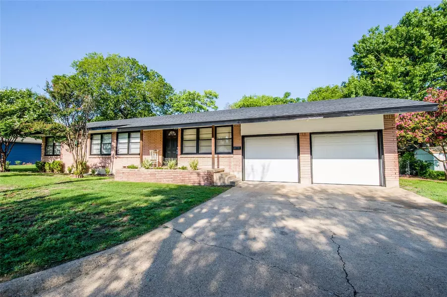 106 Savannah Street, Waxahachie, TX 75165