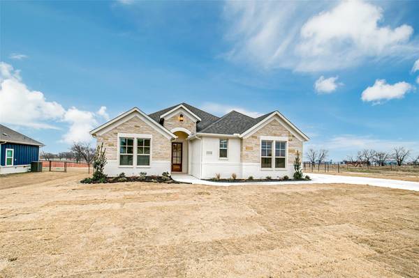 1510 Back Stretch, Justin, TX 76247