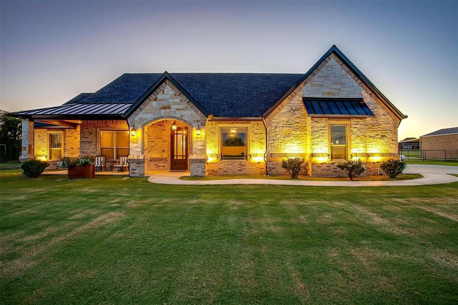 324 Antler Ridge Drive, Azle, TX 76020