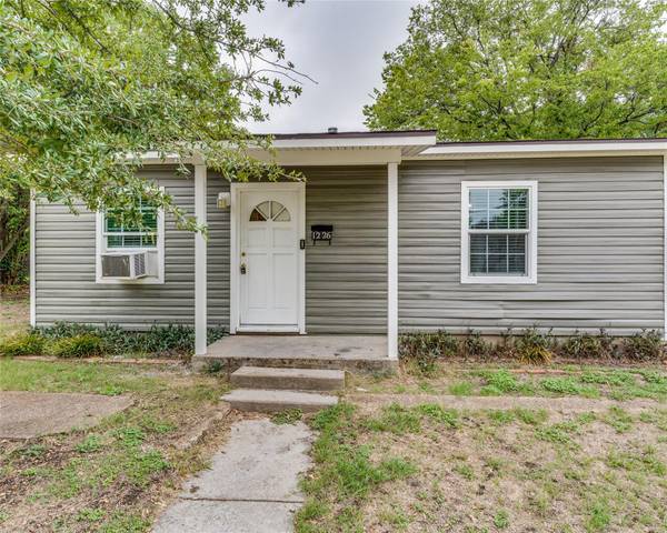 1226 N Elm Street, Lancaster, TX 75146