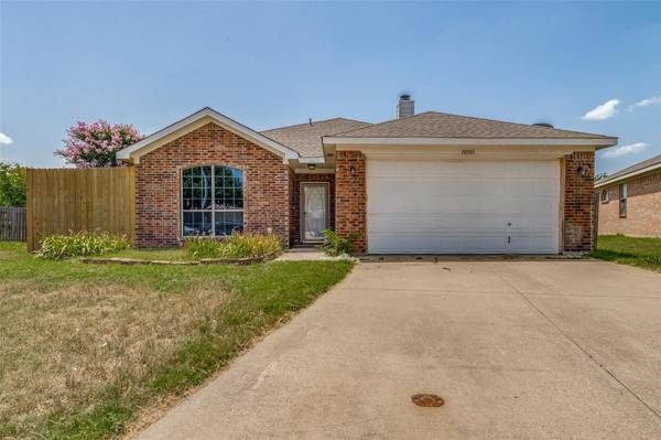 10505 Dry Valley Court, Fort Worth, TX 76108