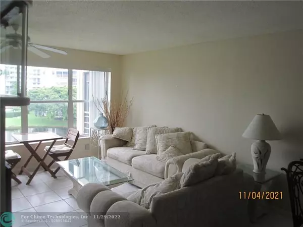 Pompano Beach, FL 33069,2309 S Cypress Bend Dr  #414c