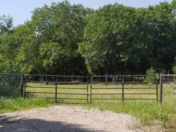 2367 Joe Davis Road, Whitewright, TX 75491