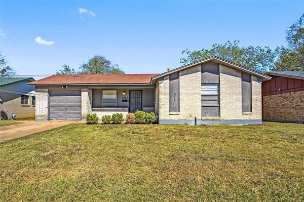 4729 Marshall Street, Forest Hill, TX 76119