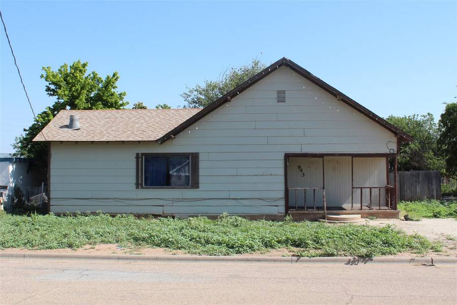 943 W Cisco Street, Munday, TX 76371