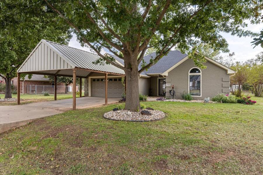 708 Janis Street, Granbury, TX 76049