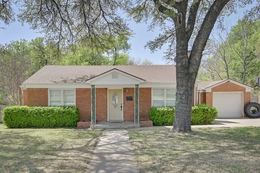 1715 Glenwick Drive, Fort Worth, TX 76114