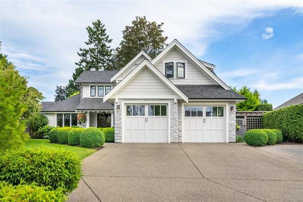 Qualicum Beach, BC V9K 0A2,992 Bluffs Dr