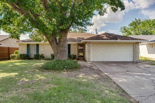 810 Phillips Drive, Ennis, TX 75119