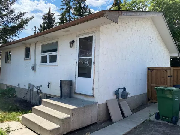 Calgary, AB T2A 4S2,408 Manora Rise NE