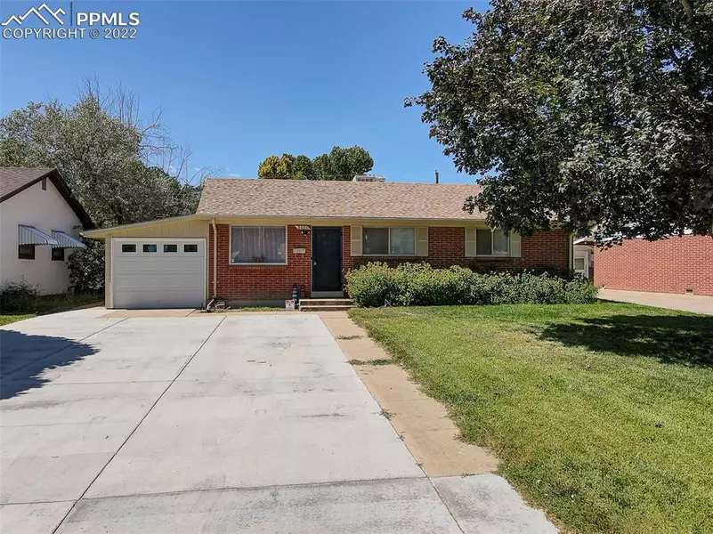 2035 Hollywood DR, Pueblo, CO 81005