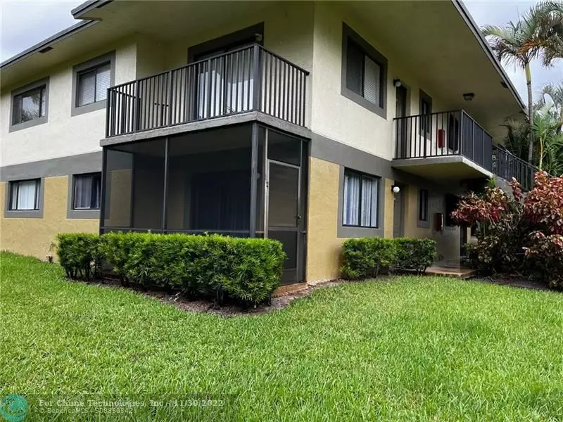 Deerfield Beach, FL 33441,545 Trace Cir  #102