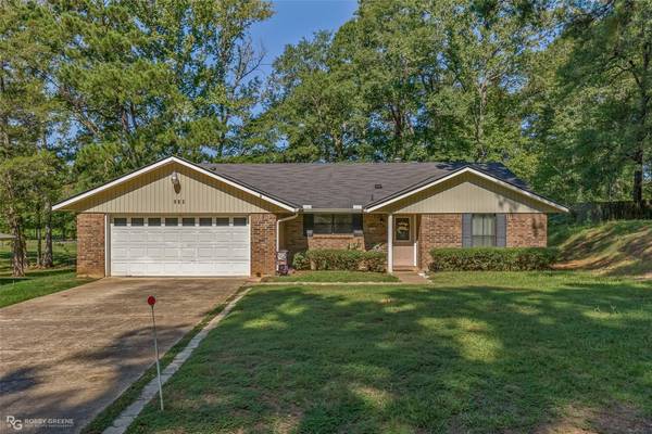 302 Whispering Pines Drive, Haughton, LA 71037