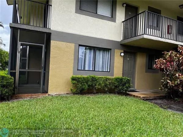 Deerfield Beach, FL 33441,545 Trace Cir  #102