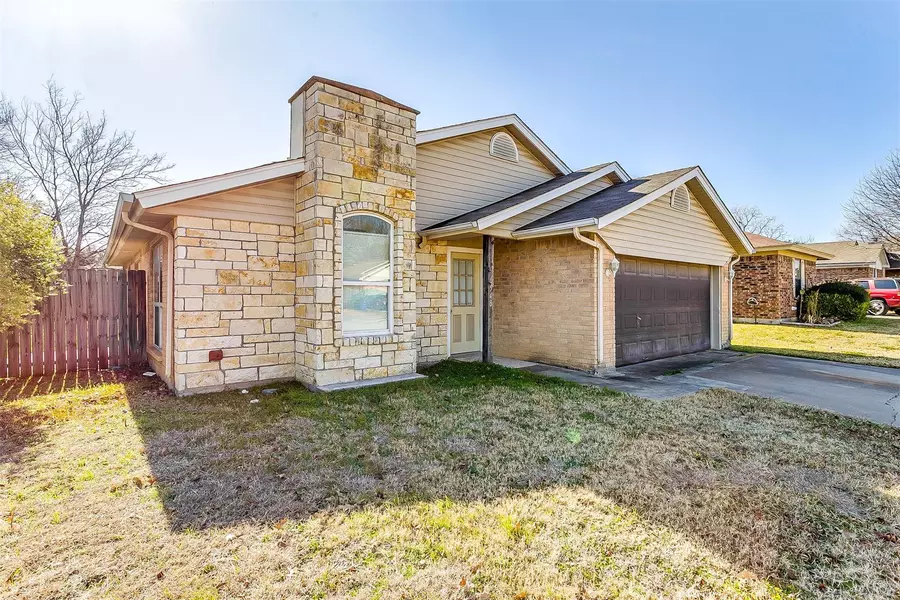 6548 WESTRIDGE Drive, Watauga, TX 76148