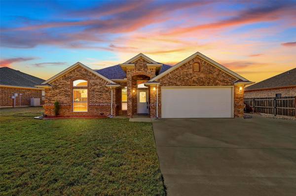 2305 Springhill Court, Mineral Wells, TX 76067