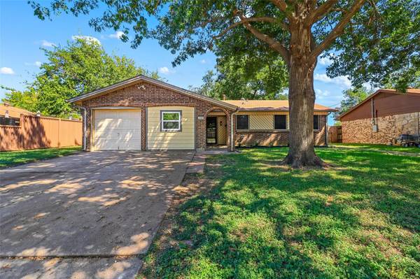 449 Irene Street, Burleson, TX 76028