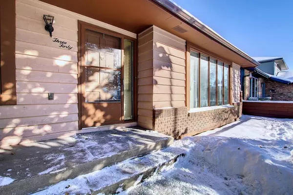 Calgary, AB T2J4P1,340 Parkview CRES SE