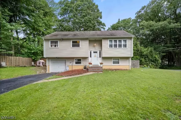 11 Robinhood Ln, Vernon Twp., NJ 07422