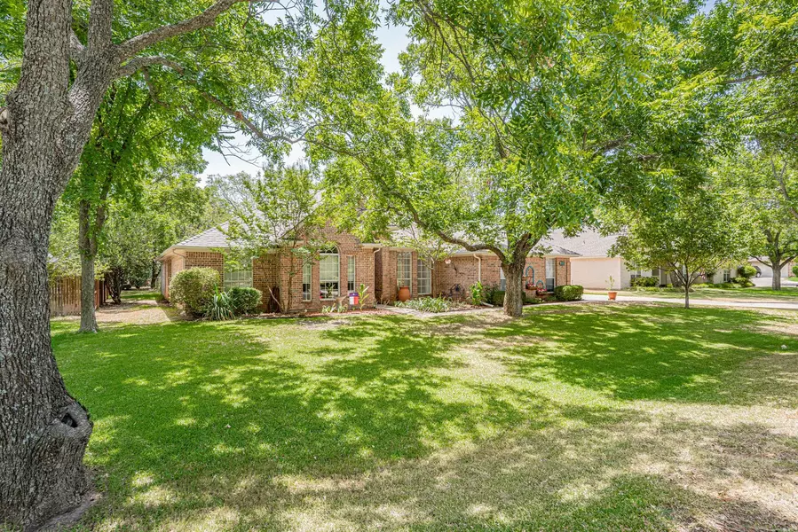 6303 Kenilworth Court, Granbury, TX 76049