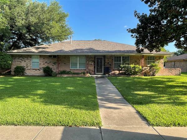 334 Lisa Lane, Desoto, TX 75115