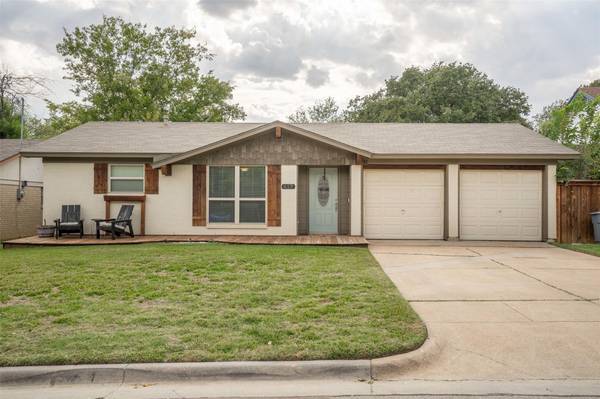 617 NW Lorna Street, Burleson, TX 76028