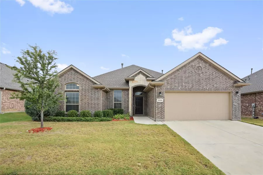 8900 Copper Crossing Drive, Fort Worth, TX 76131