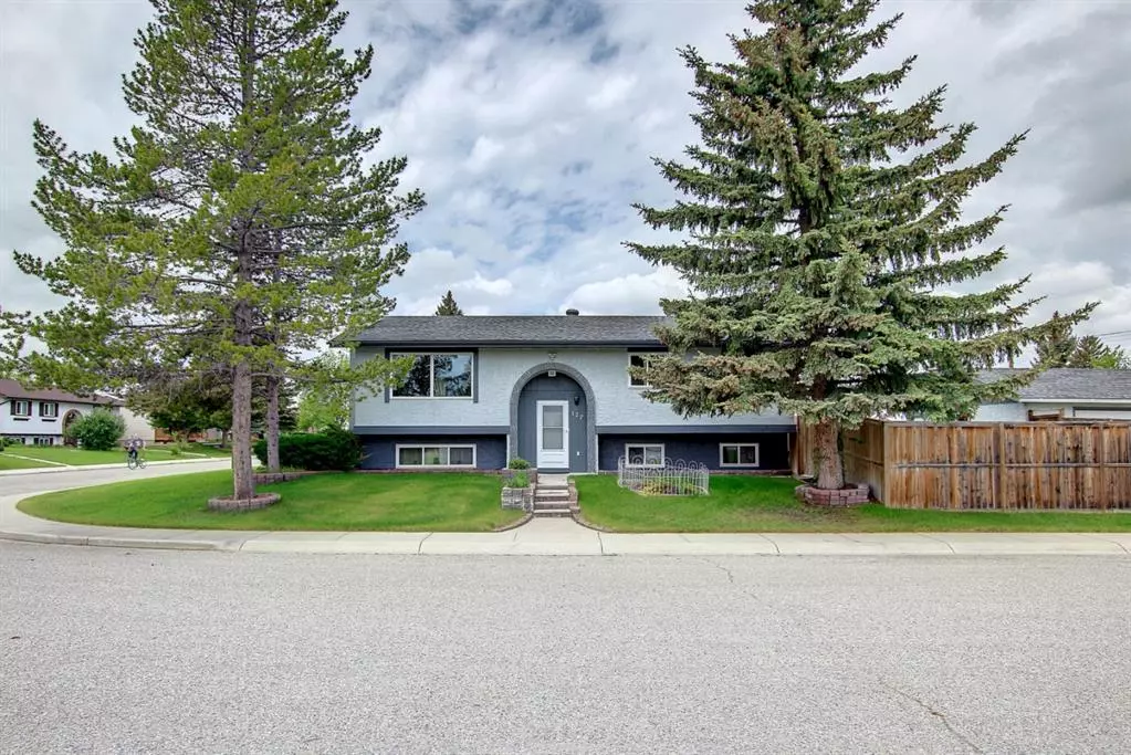 Calgary, AB T2W 2B4,127 Cedar Ridge CRES SW