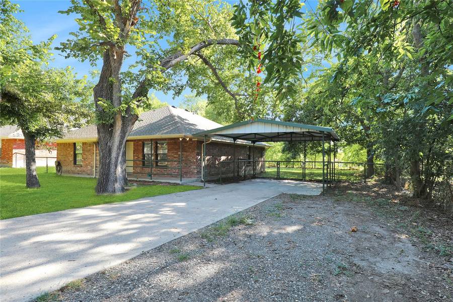 108 Yeary Street, Farmersville, TX 75442