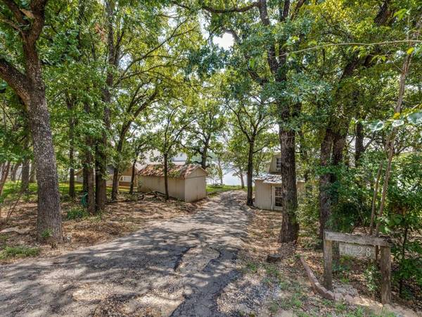 1628 Woodview Drive,  Alvarado,  TX 76009