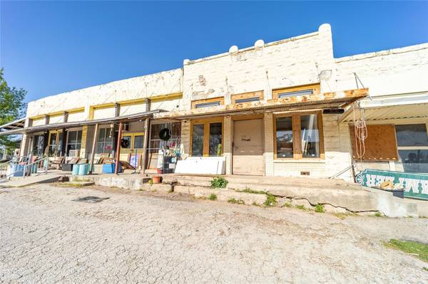 102 S Kickapoo Street, Lipan, TX 76462