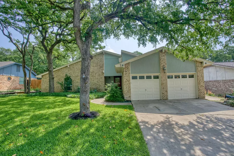 2224 Mountainview Drive, Hurst, TX 76054