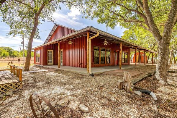 301 Creekwood Drive, Blum, TX 76627