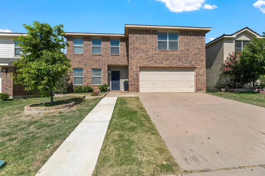 332 Blairwood Drive, Fort Worth, TX 76134