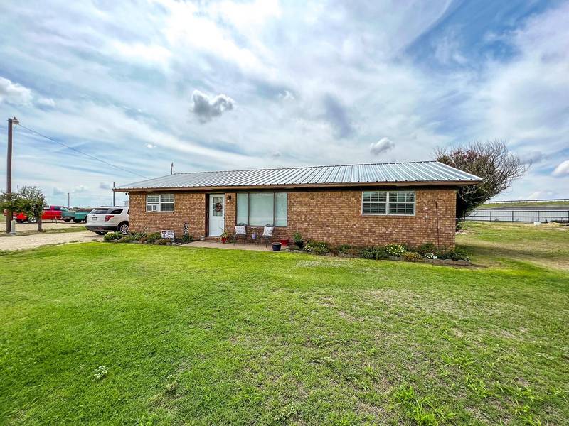 311 S Fir Avenue, Munday, TX 76371