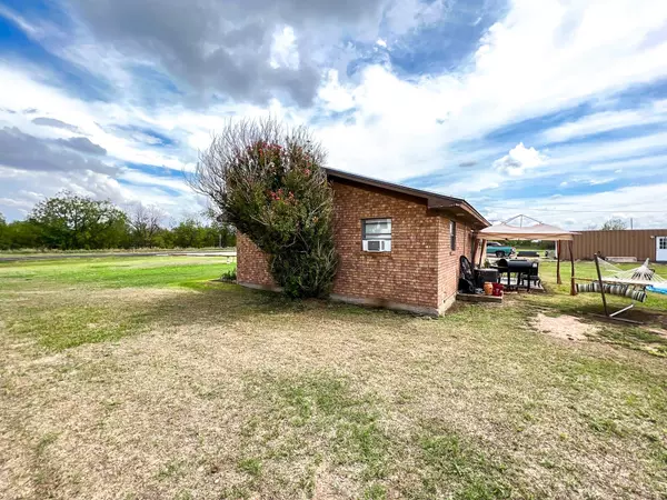 Munday, TX 76371,311 S Fir Avenue