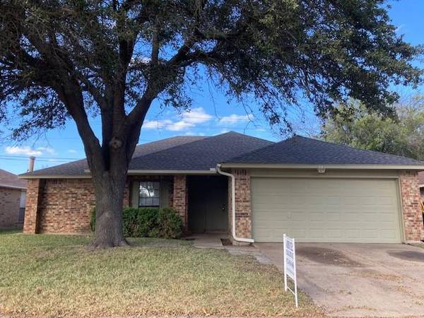 804 Simon Drive, Cedar Hill, TX 75104