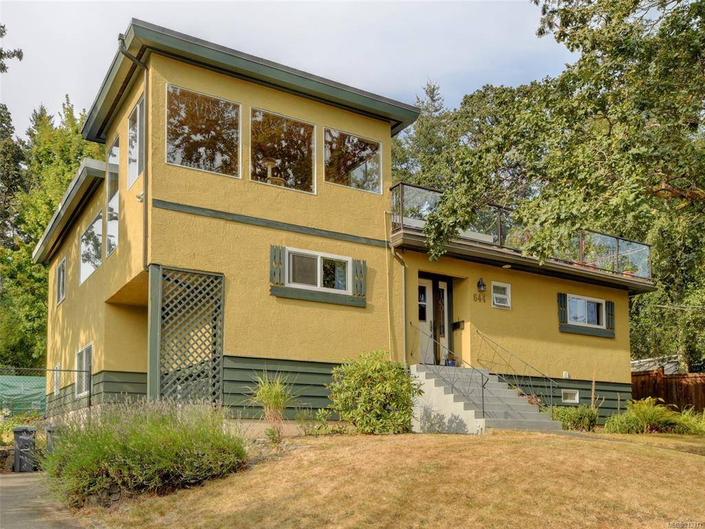 Esquimalt, BC V9A 4Y9,644 Fernhill Rd