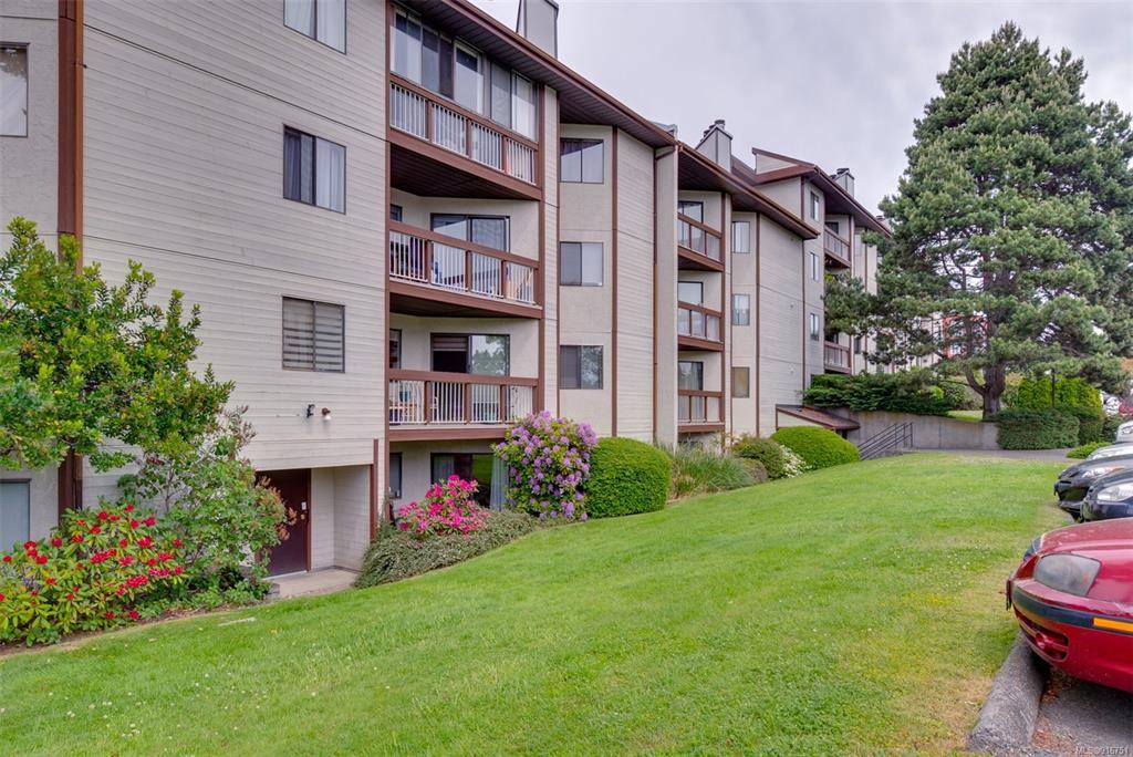 Saanich, BC V9A 1L9,73 Gorge Rd W #211