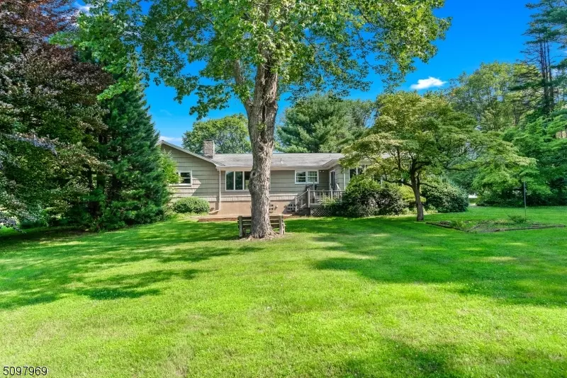 17 Yardley Rd, Mendham Twp., NJ 07945