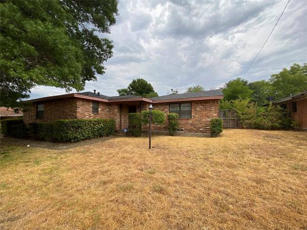 2716 Magna Vista Drive,  Dallas,  TX 75216