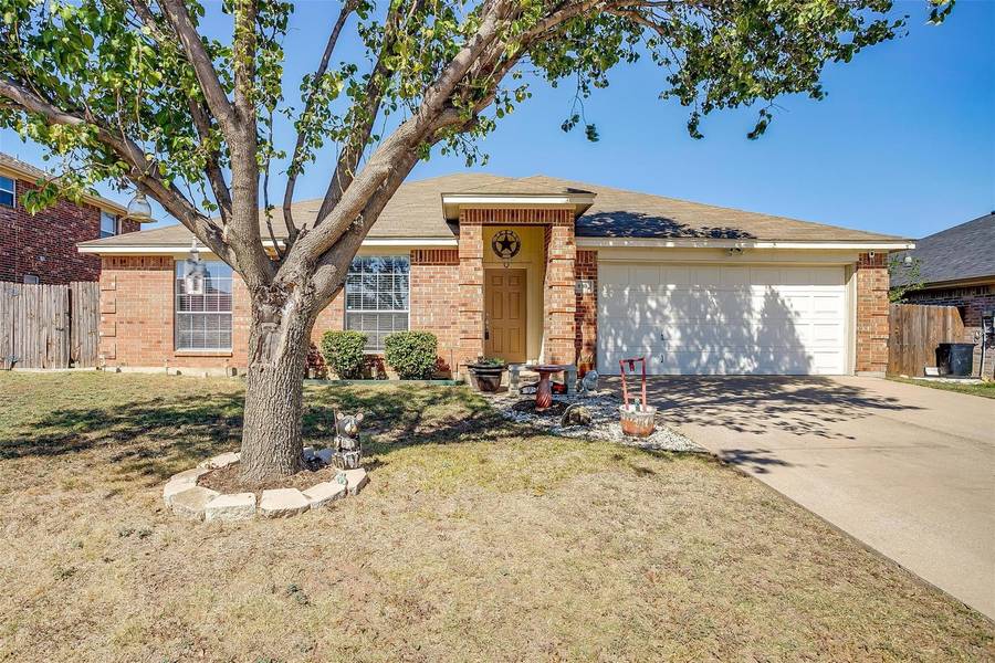 830 La Sierra Court, Crowley, TX 76036