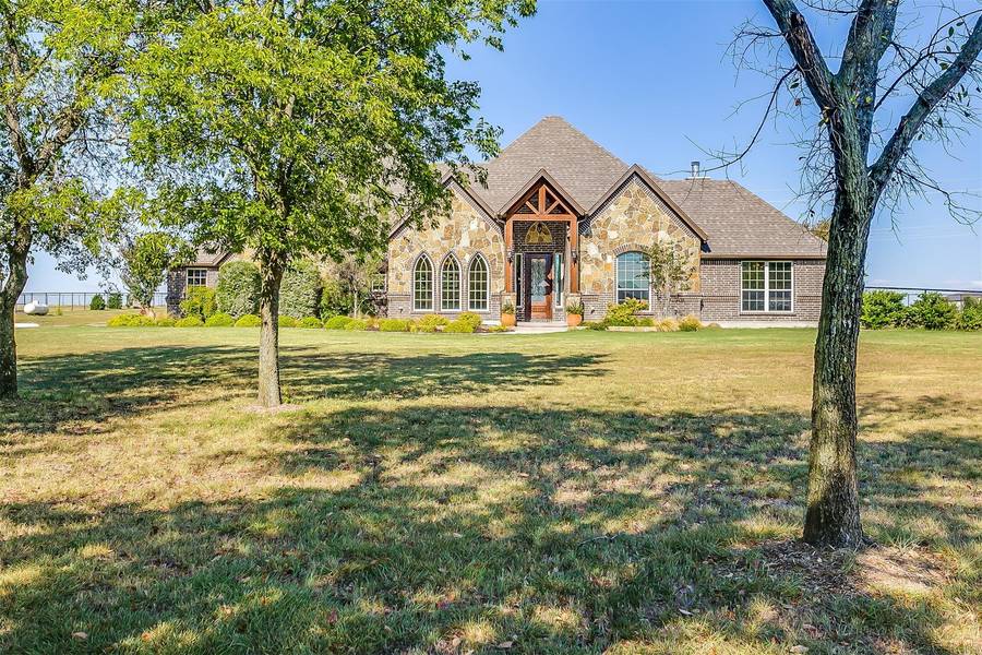 105 Rattling Antler Court, Azle, TX 76020